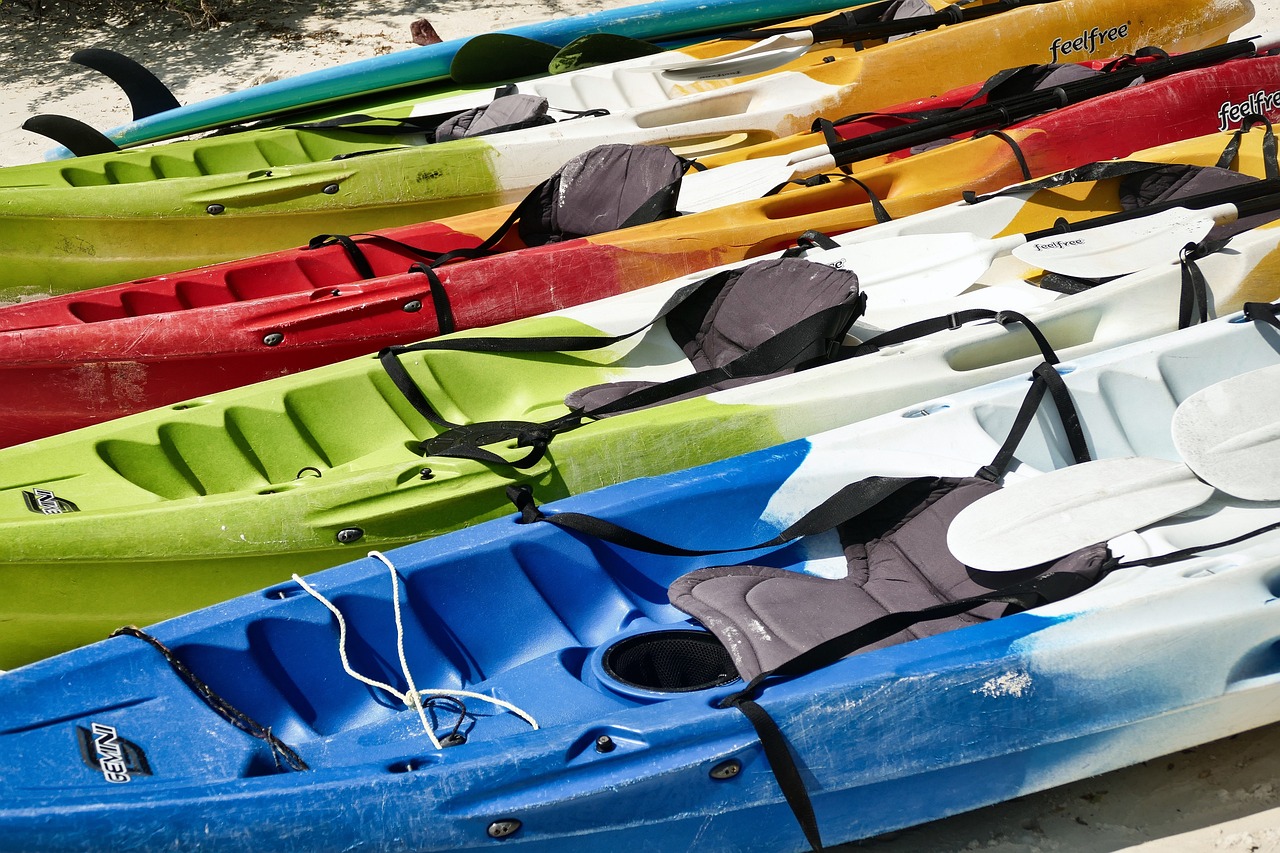 Kayaks with a simple type of seat, which can be improved.